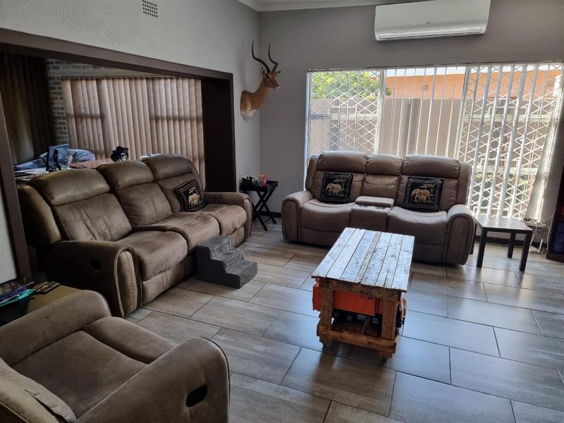 Prime Location | Luxurious - Modern Home - Pioneer Park - Photo 8