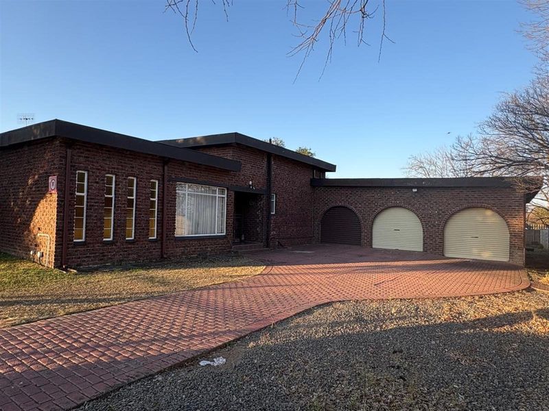 Spacious Family Living in Sought-After Amiel Park, Newcastle - Photo 1