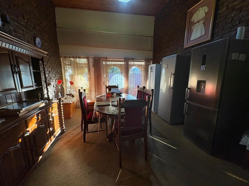 Spacious Family Living in Sought-After Amiel Park, Newcastle - Photo 4