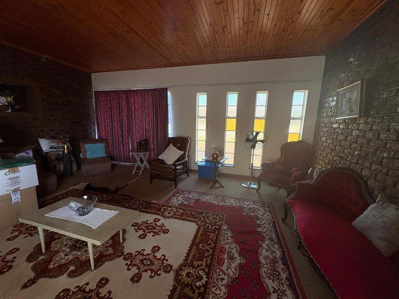 Spacious Family Living in Sought-After Amiel Park, Newcastle - Photo 2