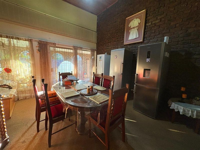 Spacious Family Living in Sought-After Amiel Park, Newcastle - Photo 5