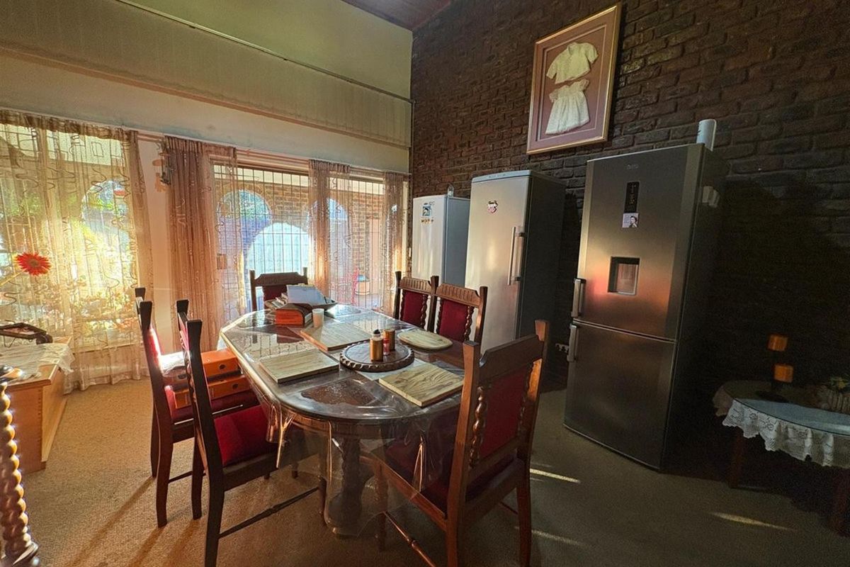 Spacious Family Living in Sought-After Amiel Park, Newcastle - Photo 5