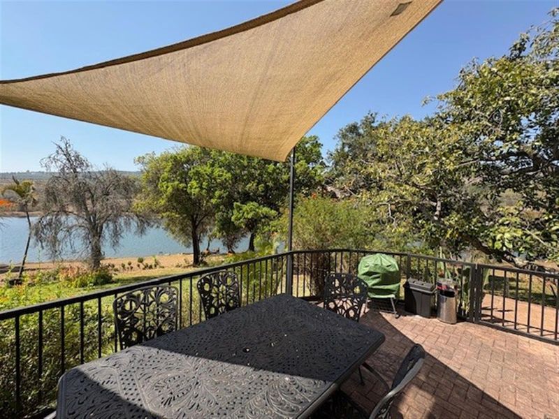 5 Bedroom Home outside White River on Da Gama Dam - Photo 4
