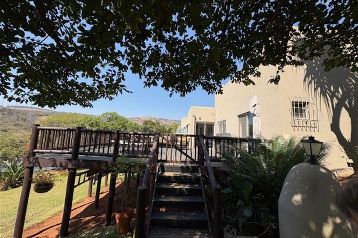 5 Bedroom Home outside White River on Da Gama Dam - Photo 3