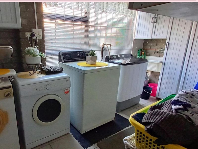 Spacious Family Home + Rental Potential - Van Dyks Bay - Photo 6