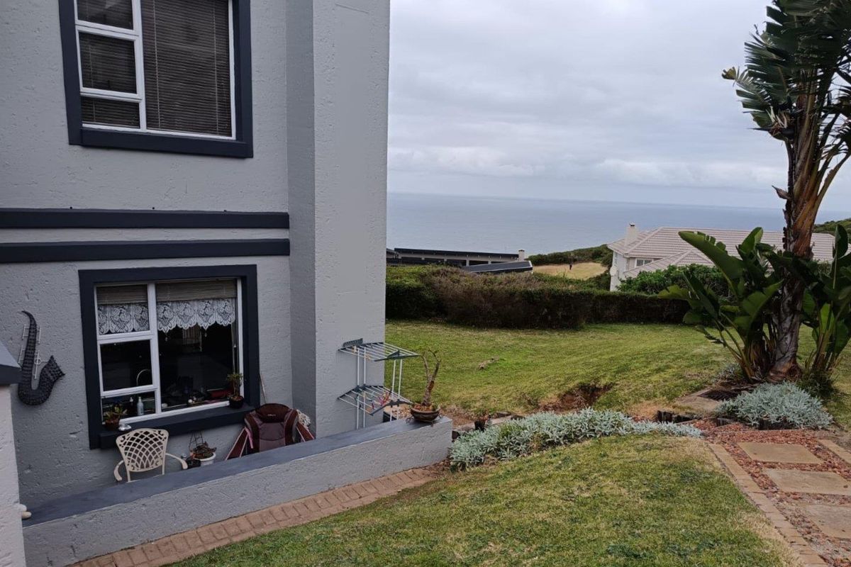Luxury Coastal Living – Golf Villa with Ocean Views  - Photo 2