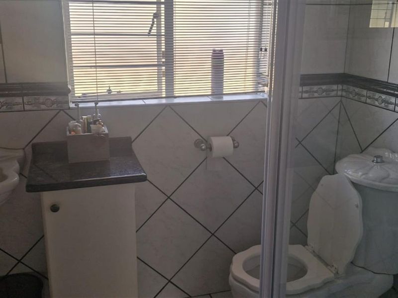 Modern 3-Bedroom Townhouse for Sale in Wilkoppies - Photo 6