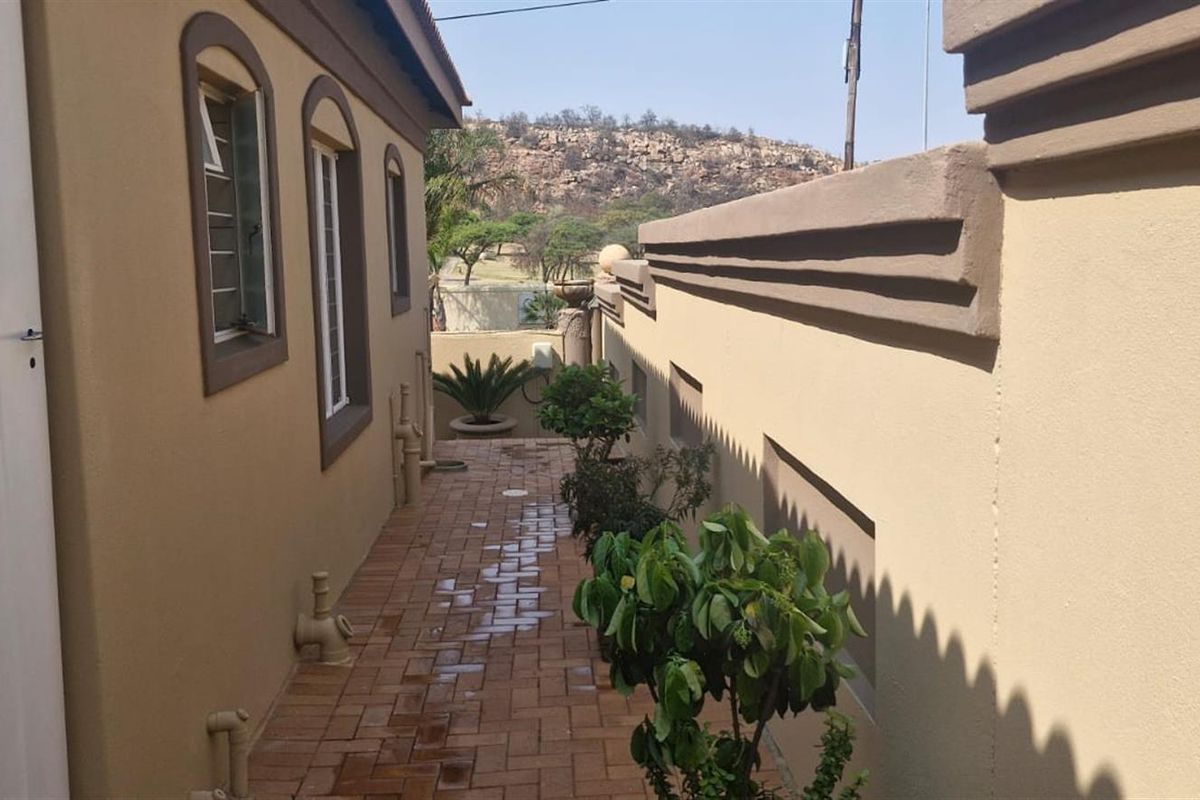 Modern 3-Bedroom Townhouse for Sale in Wilkoppies - Photo 3