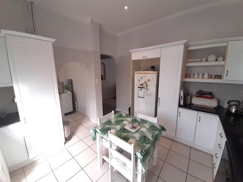 Three Bedroom House with Two Bedroom Flatlet - Photo 9