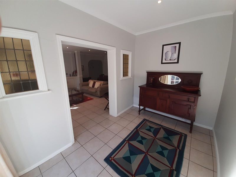 Three Bedroom House with Two Bedroom Flatlet - Photo 8