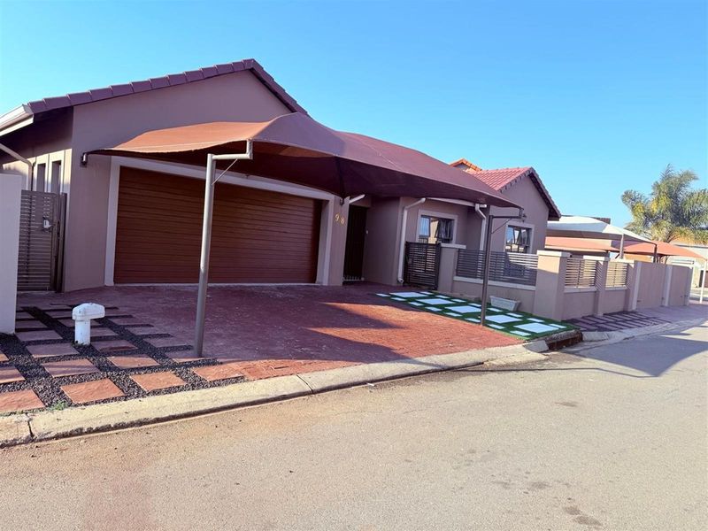 House available in Waterkloof AH, Rustenburg, North West - Photo 2