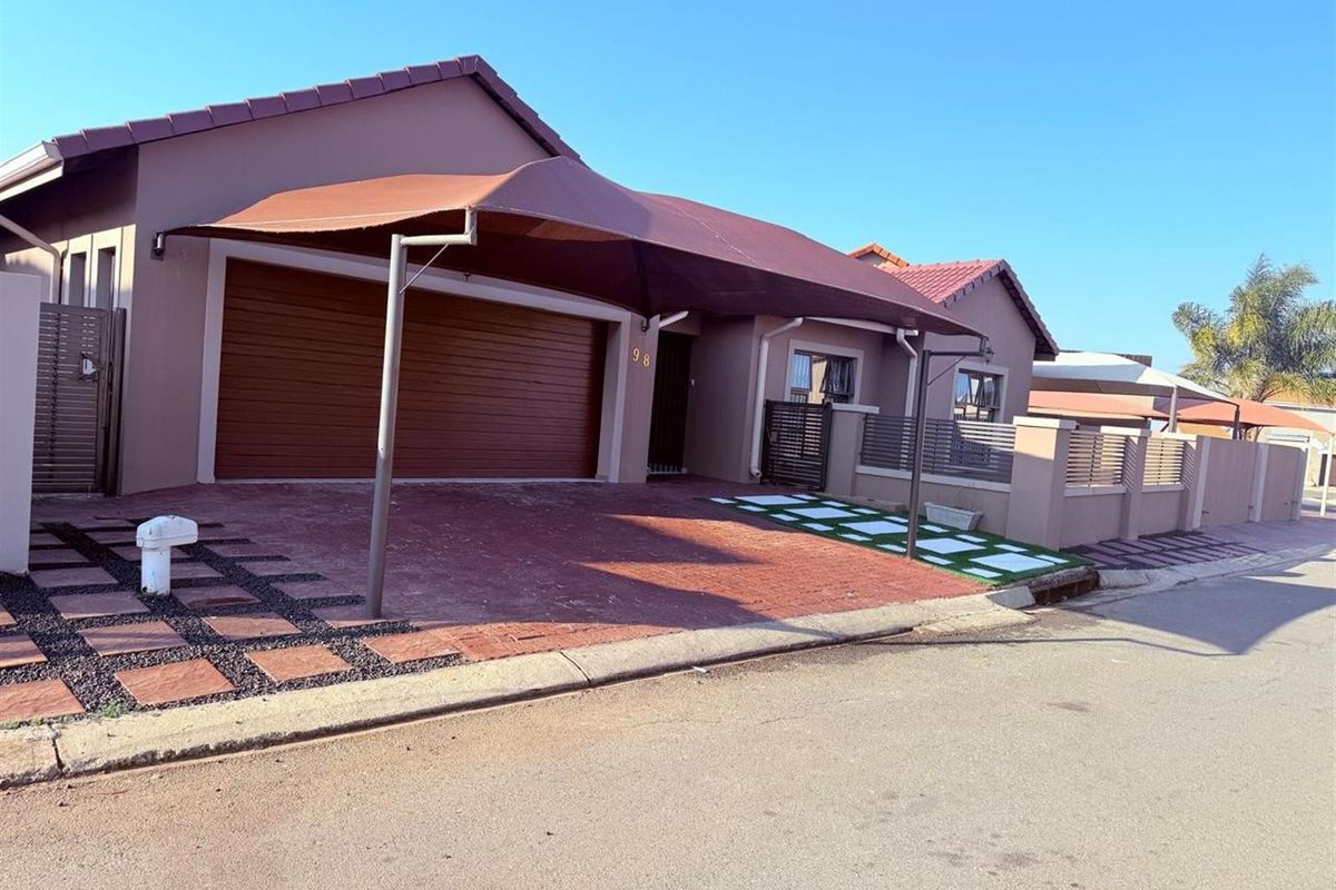 House available in Waterkloof AH, Rustenburg, North West - Photo 2