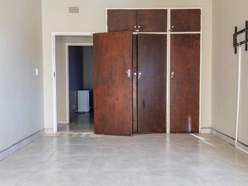 3 Beds 1 Bath Apartment For Sale in White River - Photo 3