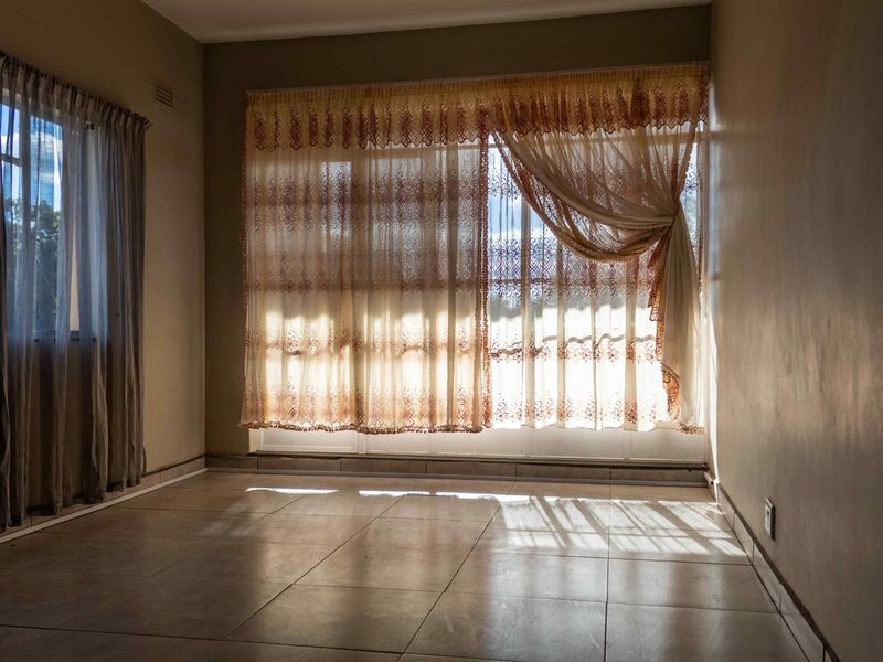 3 Beds 1 Bath Apartment For Sale in White River - Photo 2