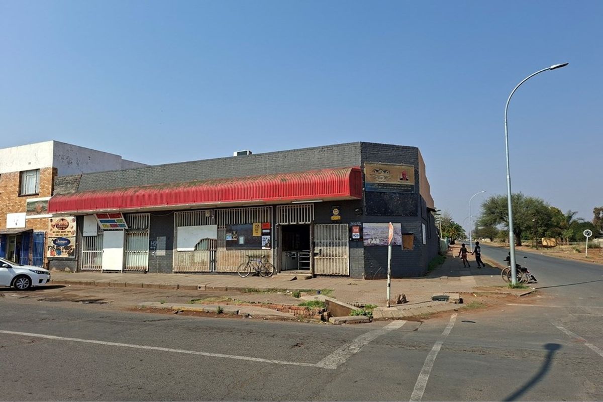 Retail Space For Sale in Verwoerdpark, Kimberley - Photo 4