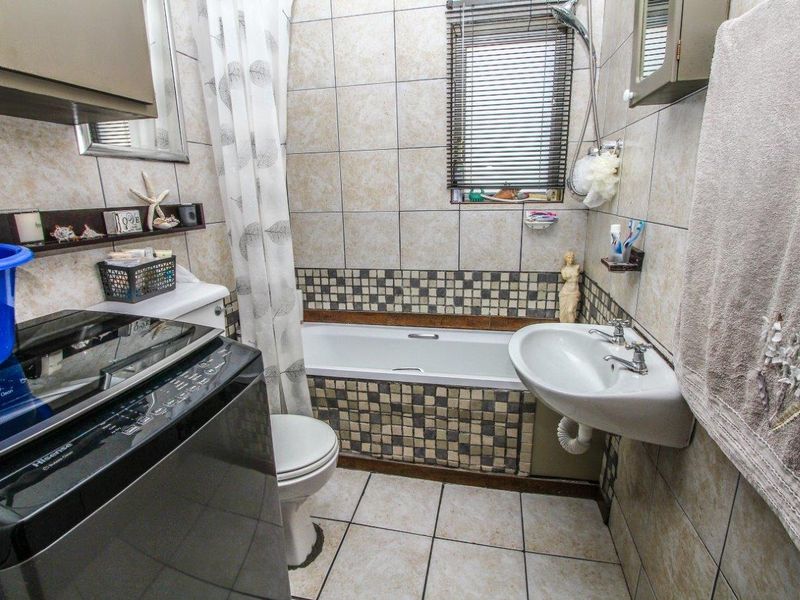 Apartment For Sale in Glenlilly, Parow - Photo 6