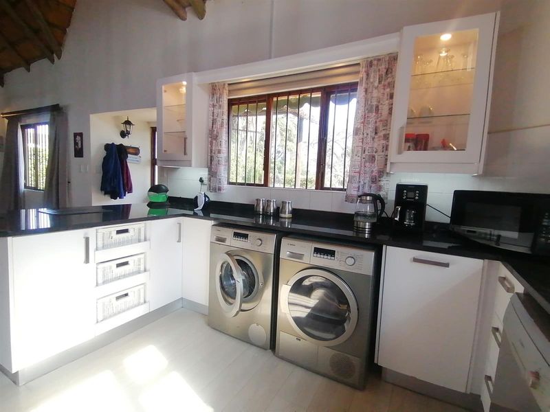 Mtwalume. Charming Townhouse with Thatched Roof - Photo 10