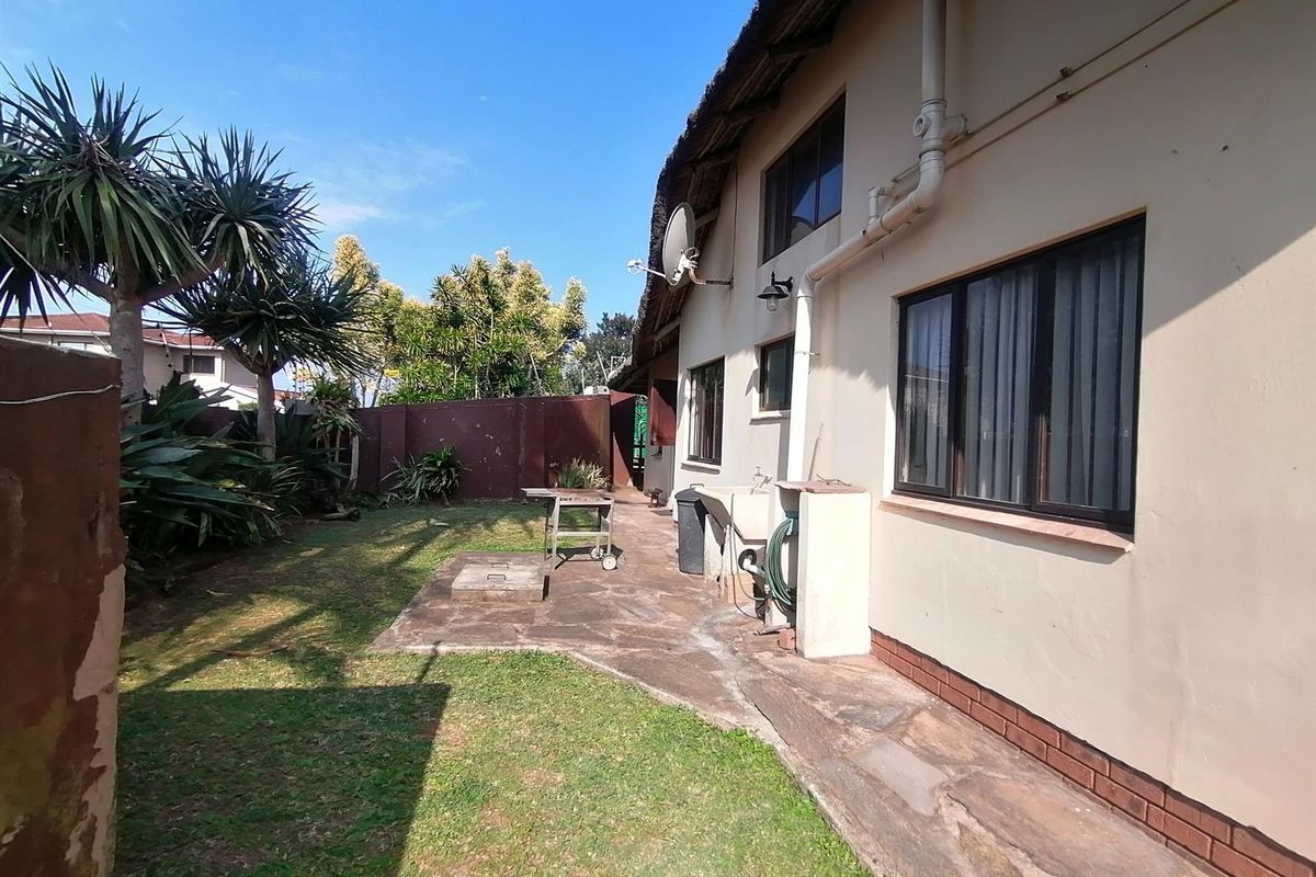 Mtwalume. Charming Townhouse with Thatched Roof - Photo 5