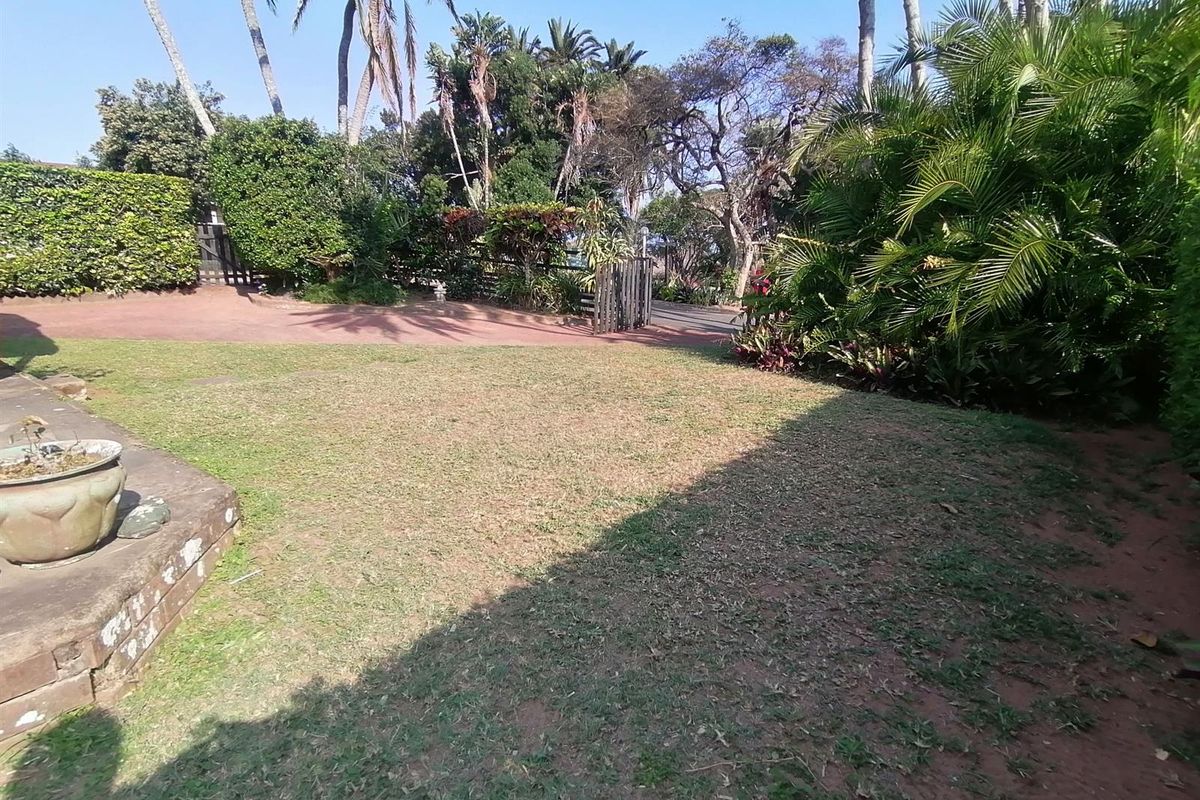 Mtwalume. Charming Townhouse with Thatched Roof - Photo 3