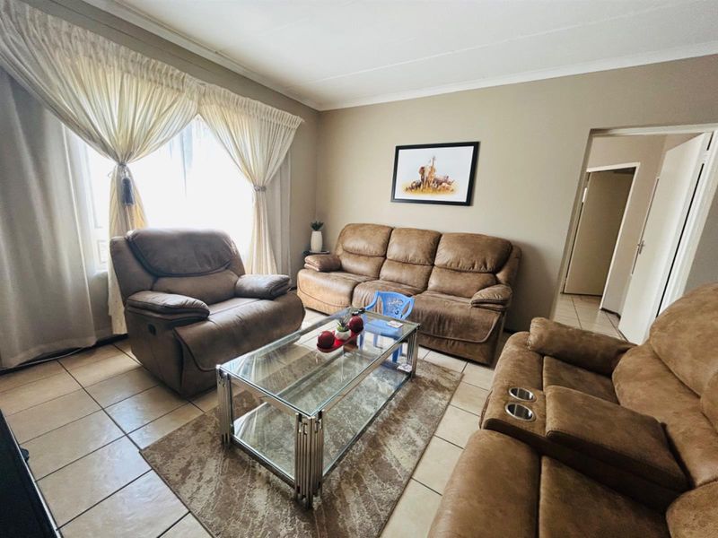 Apartment For Sale in Erand Gardens, Midrand - Photo 3