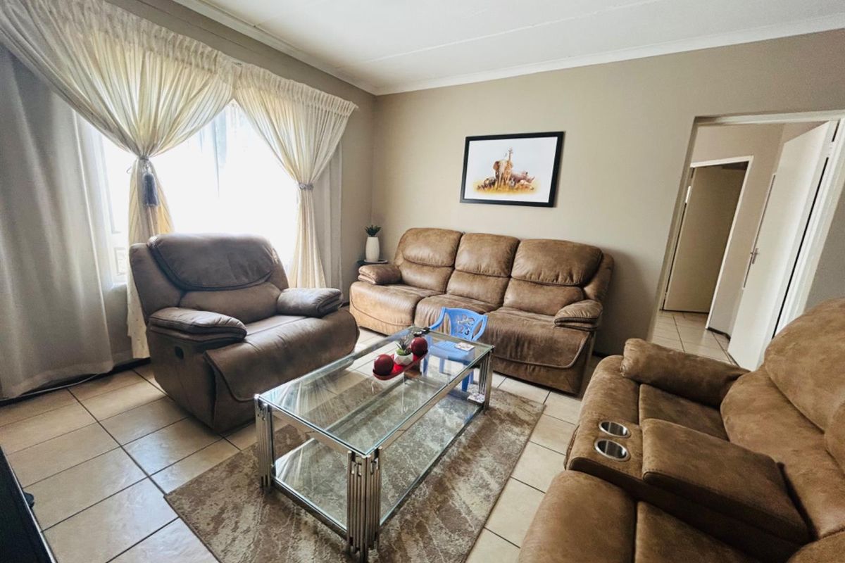 Apartment For Sale in Erand Gardens, Midrand - Photo 3