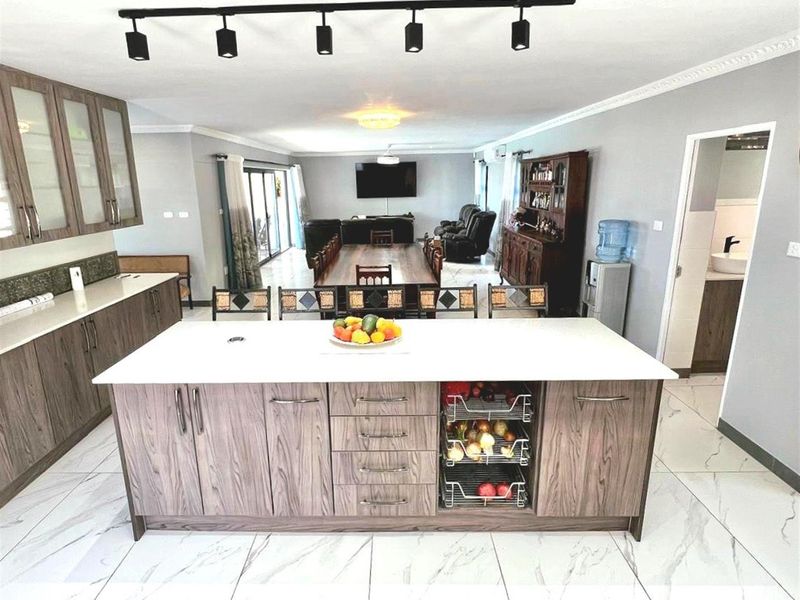 Shared Mandate: Luxury Coastal Home with Panoramic Sea Views - Photo 6