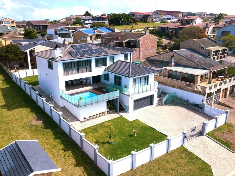 Shared Mandate: Luxury Coastal Home with Panoramic Sea Views - Photo 10