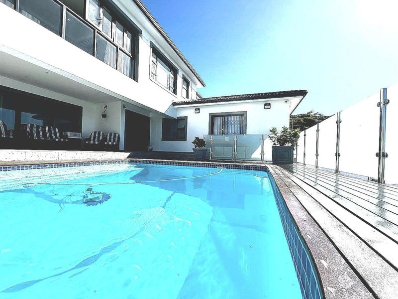 Shared Mandate: Luxury Coastal Home with Panoramic Sea Views - Photo 2