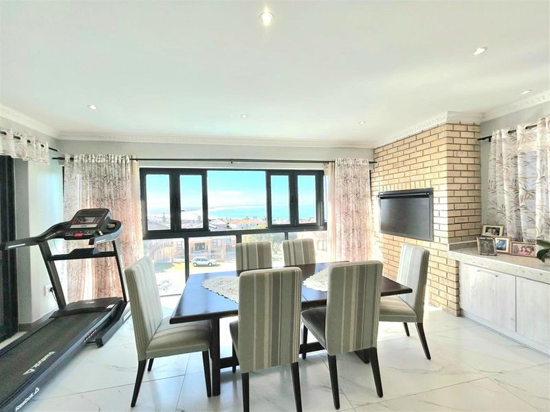 Shared Mandate: Luxury Coastal Home with Panoramic Sea Views - Photo 8