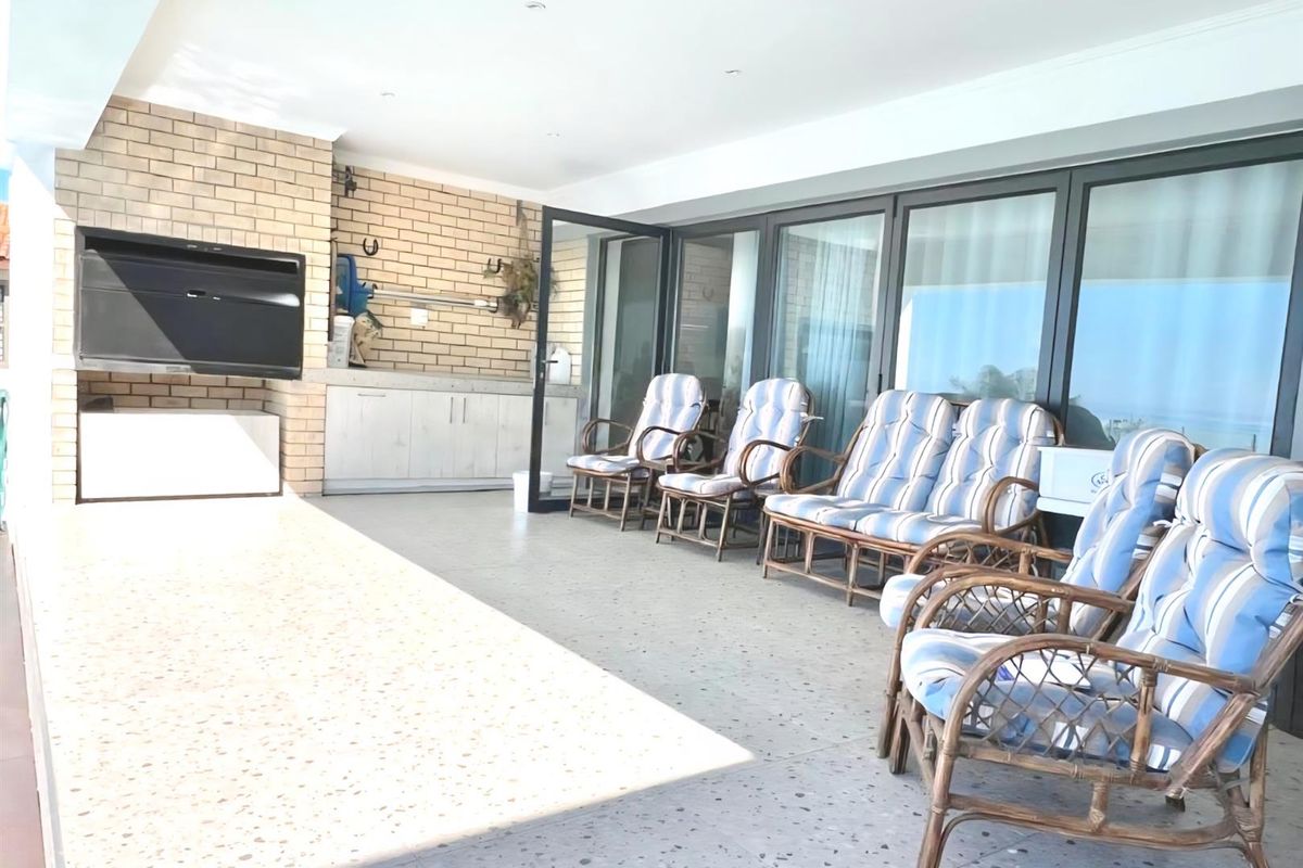 Shared Mandate: Luxury Coastal Home with Panoramic Sea Views - Photo 4