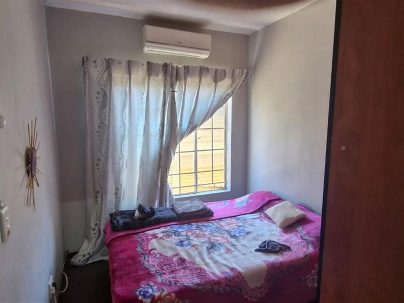 Student apartment for sale in Wilkoppies Klerksdorp North West - Photo 5