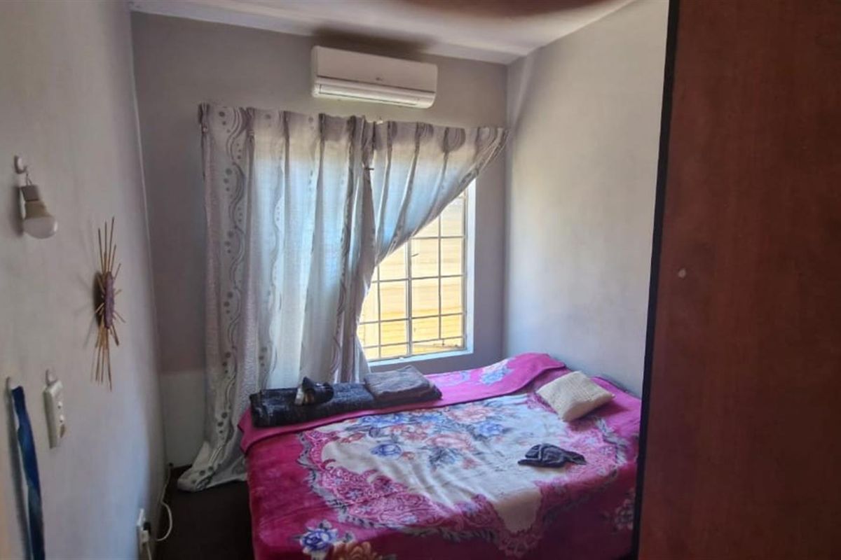 Student apartment for sale in Wilkoppies Klerksdorp North West - Photo 5