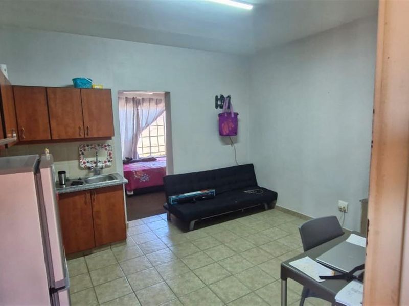 Student apartment for sale in Wilkoppies Klerksdorp North West - Photo 2
