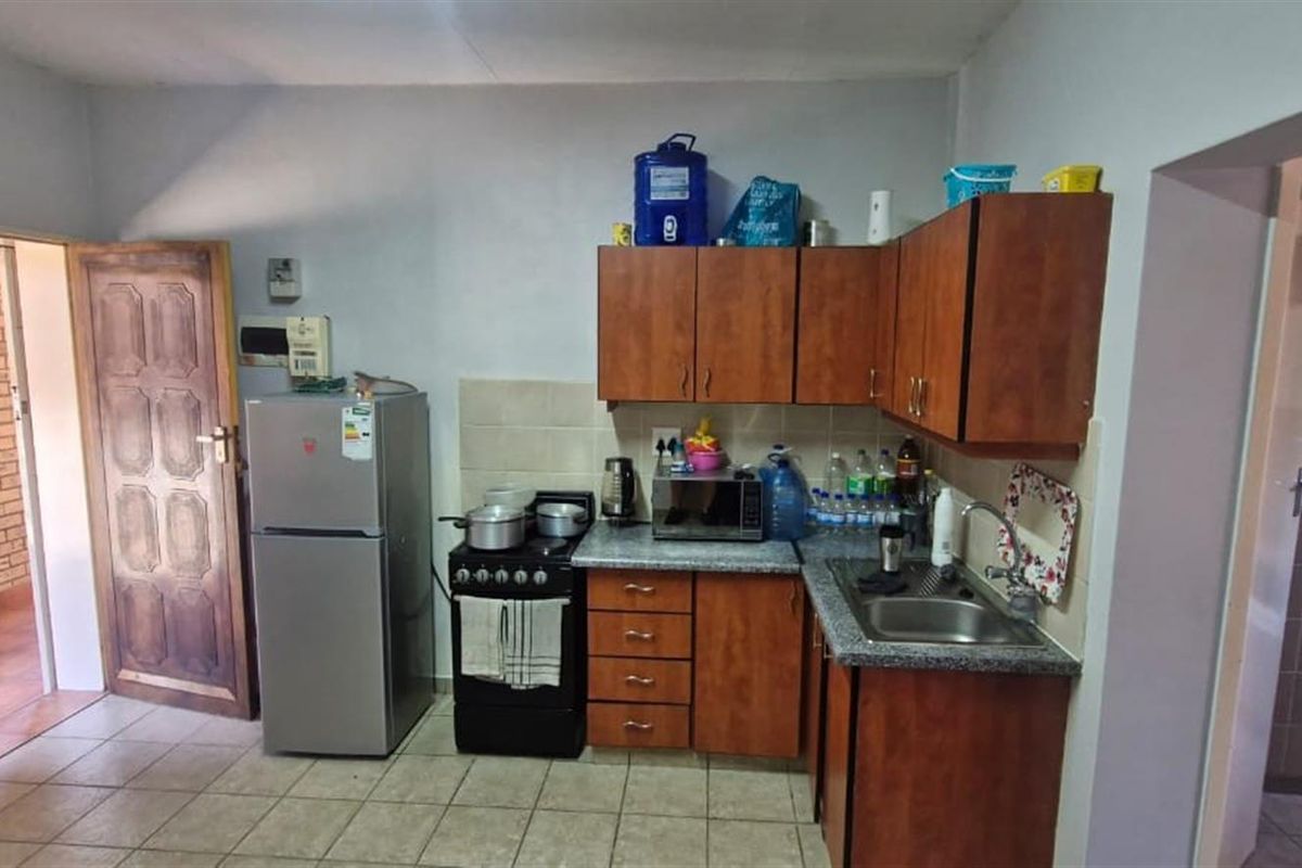 Student apartment for sale in Wilkoppies Klerksdorp North West - Photo 4