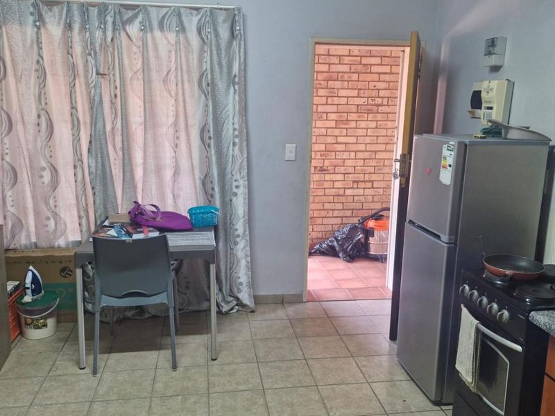 Student apartment for sale in Wilkoppies Klerksdorp North West - Photo 3