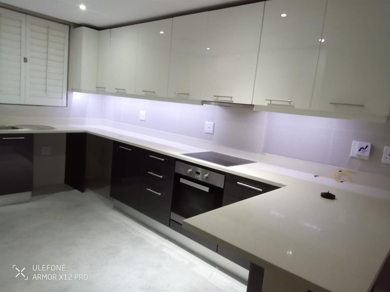 Apartment in Umhlanga Central, Umhlanga, KwaZulu Natal - Photo 2