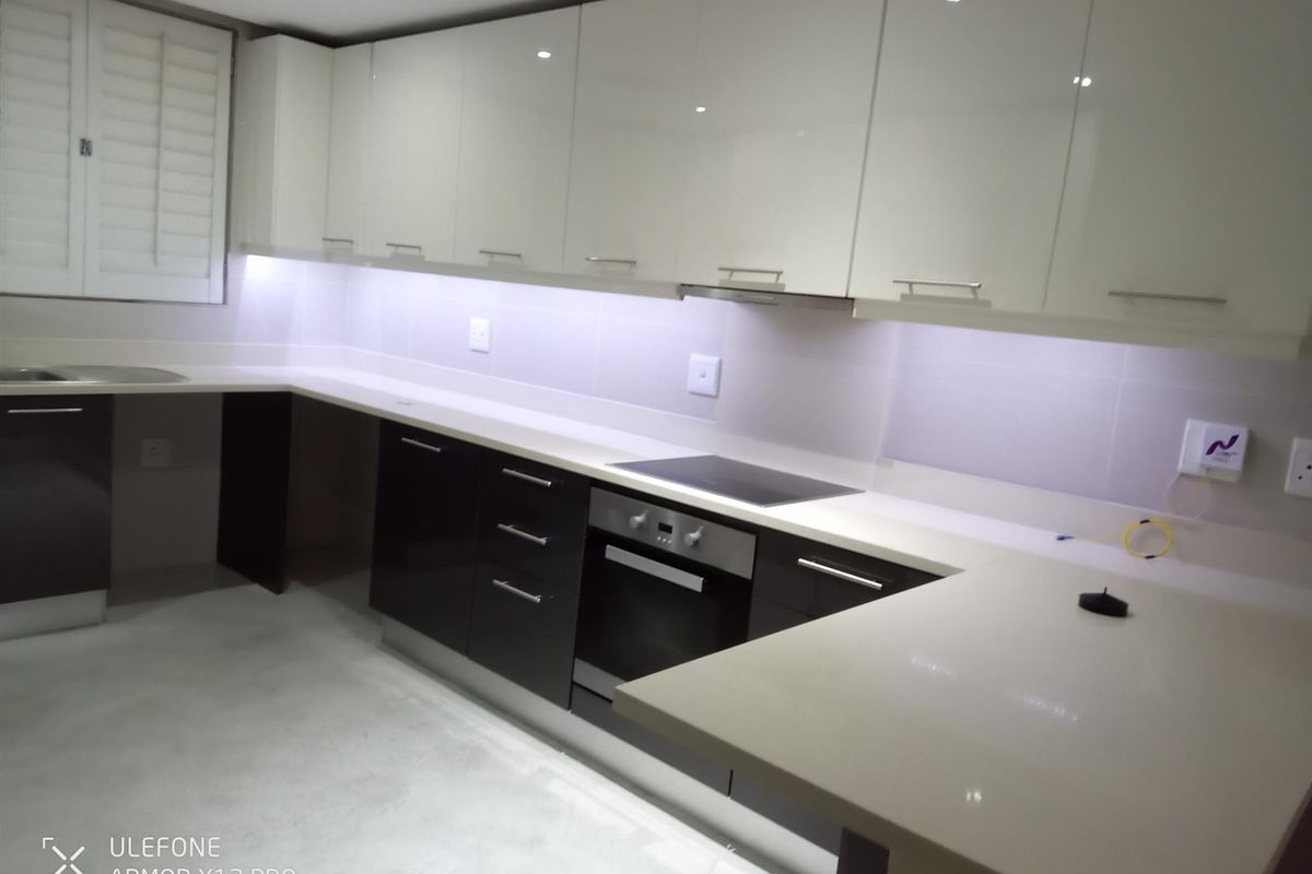 Apartment in Umhlanga Central, Umhlanga, KwaZulu Natal - Photo 2