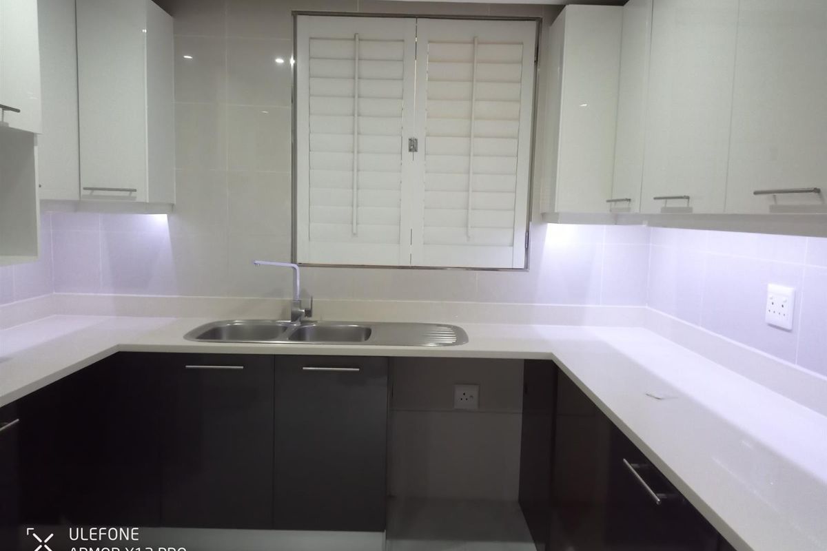 Apartment in Umhlanga Central, Umhlanga, KwaZulu Natal - Photo 5