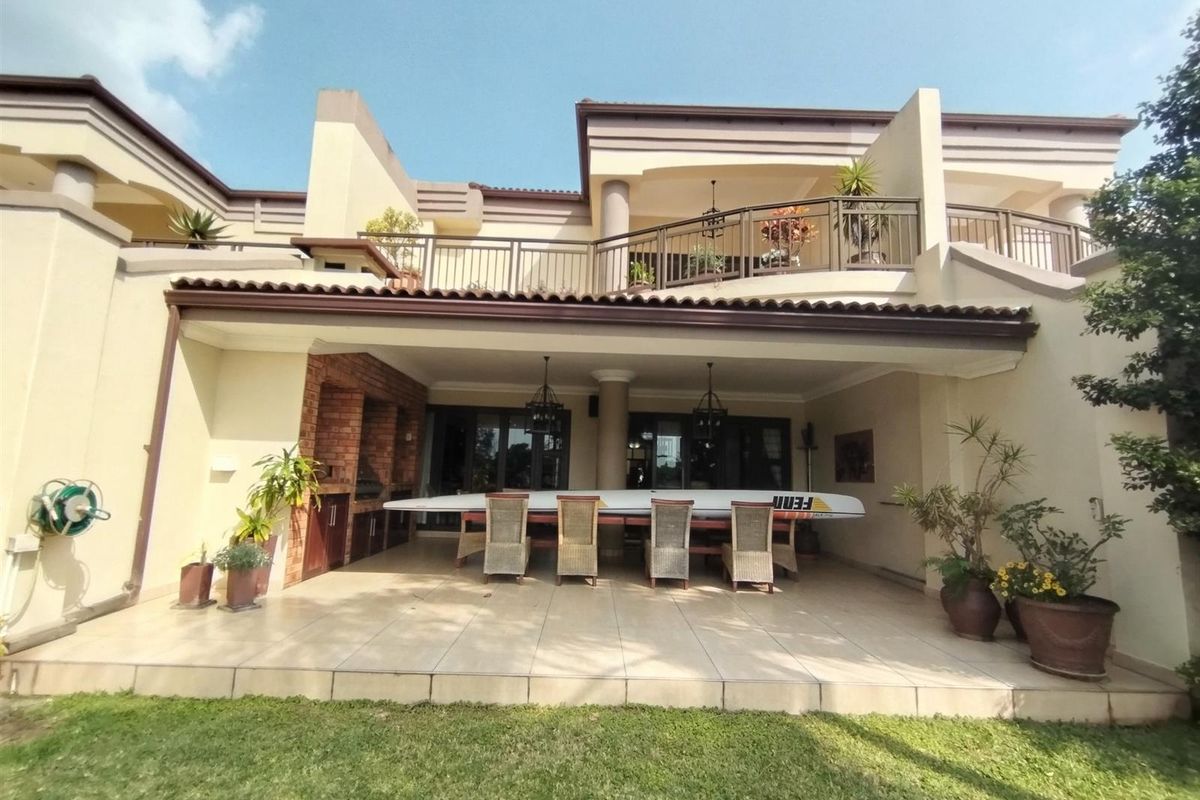 Townhouse For Sale in Richards Bay, KwaZulu Natal - Photo 2