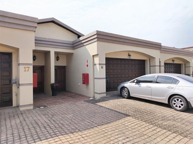 Townhouse For Sale in Richards Bay, KwaZulu Natal - Photo 4