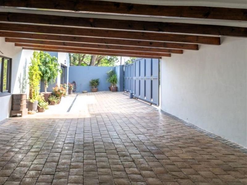 Seven Bedroom House For Sale In Kleinemonde - Photo 4