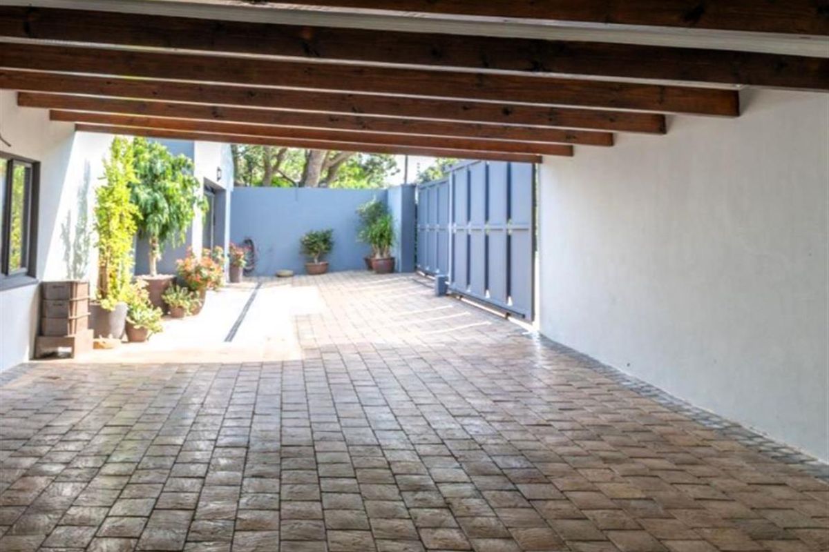 Seven Bedroom House For Sale In Kleinemonde - Photo 4