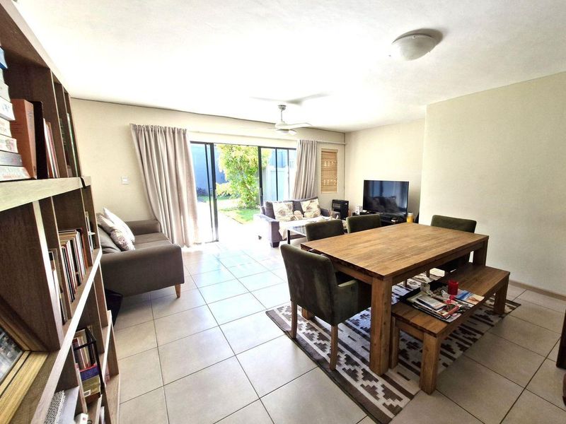 Townhouse For Sale in Beacon Bay, East London - Photo 2