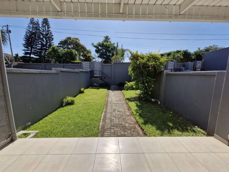 Townhouse For Sale in Beacon Bay, East London - Photo 3