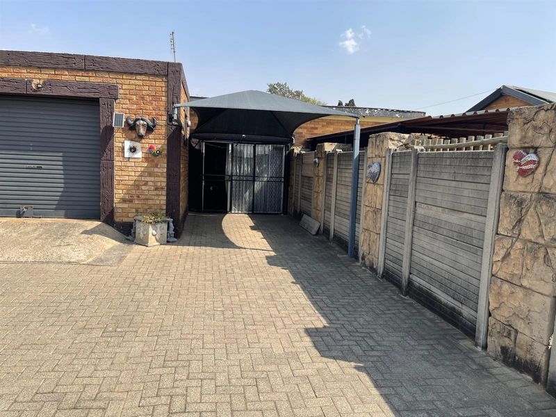 Two Houses in one Yard  - Photo 7