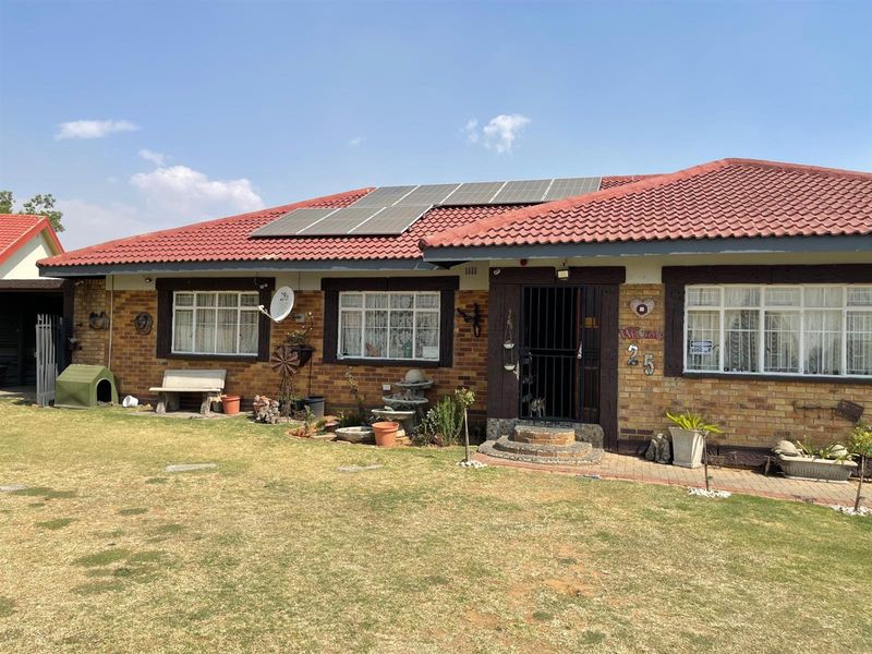 Two Houses in one Yard  - Photo 2