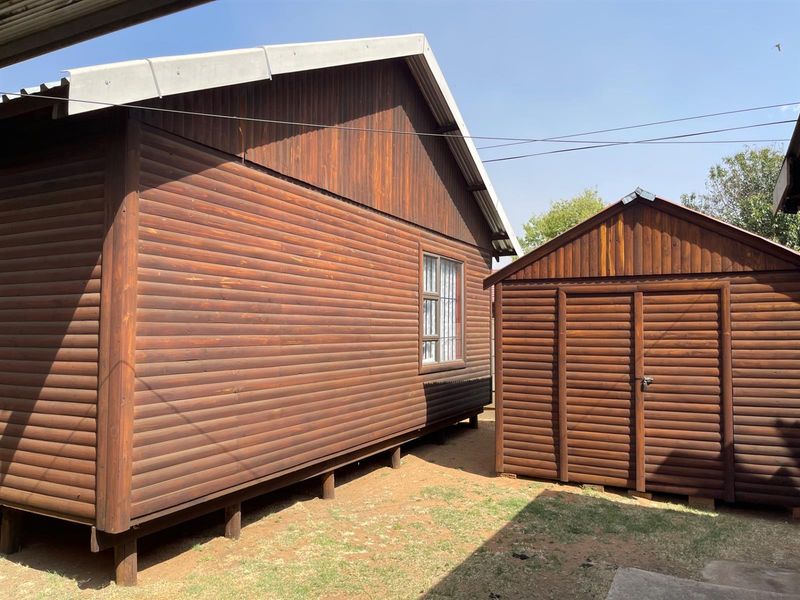 Two Houses in one Yard  - Photo 6