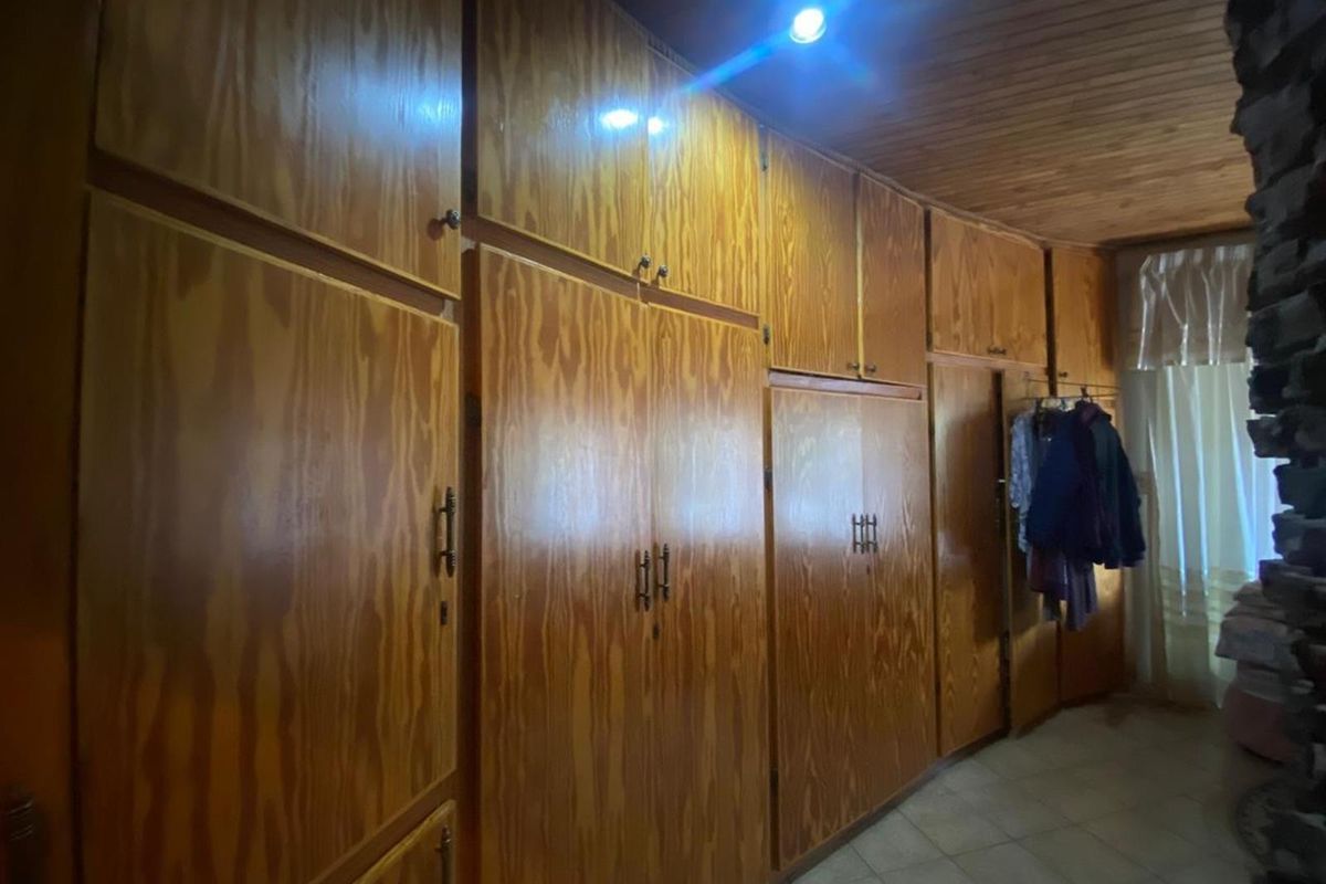 Renovator’s Dream - Spacious 4-Bedroom Home with Endless Possibilities - Photo 3