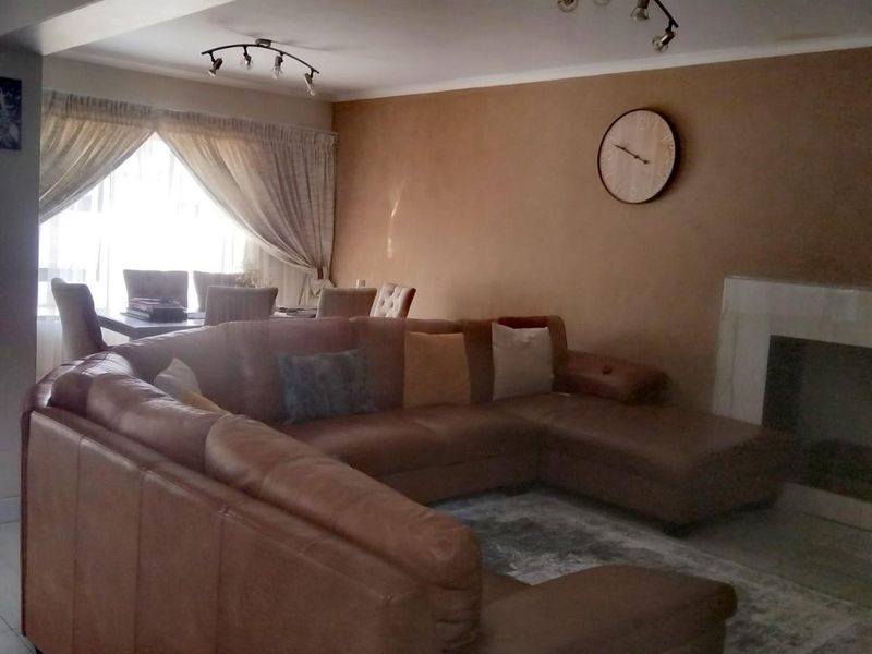 House For Sale in Reyno Ridge, Witbank - Photo 10