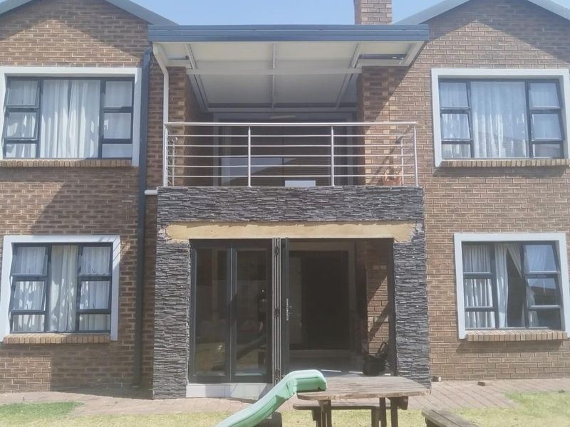House For Sale in Reyno Ridge, Witbank - Photo 2